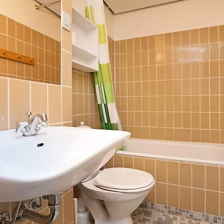 Apartment 4 Person On A In Fan Fano